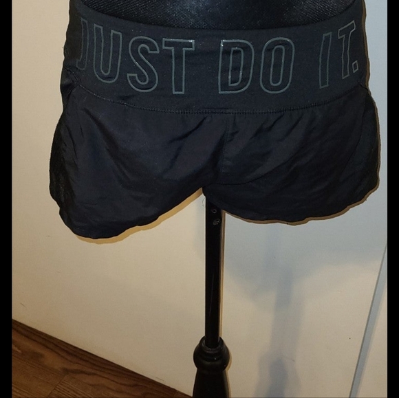 Nike womens core eclipse 3" shorts - Picture 2 of 2